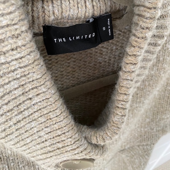 Cozy comfy neutral sweater - Picture 10 of 11